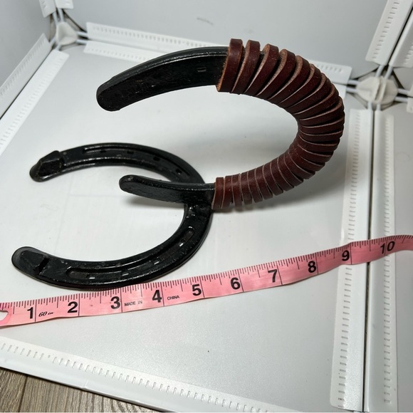 Horse Shoe Leather Wrapped Door Handle, Curtain Hook, Decoration Book Holder - Picture 4 of 9